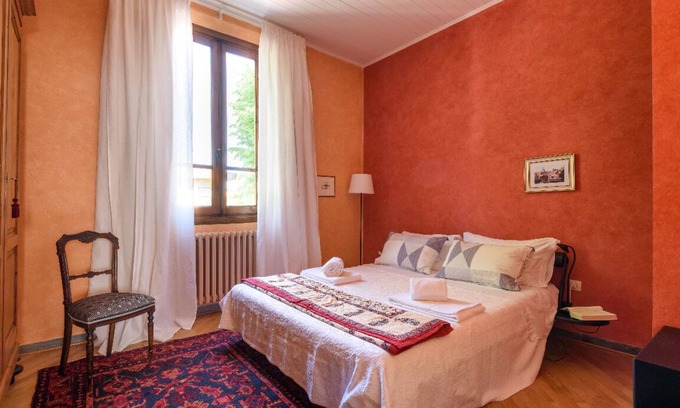 Cavriglia House | La Vecchia Posta: Great Base for Chianti & Art Cities | Red Bedroom & 2 baths
