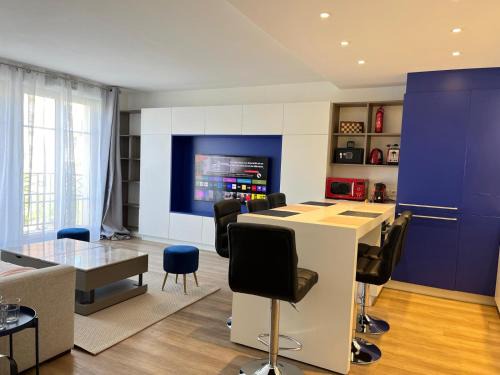 Bussy-Saint-Georges Apartment | La Vie en Rose & Bleue - Louez L'Esprit Libre !
