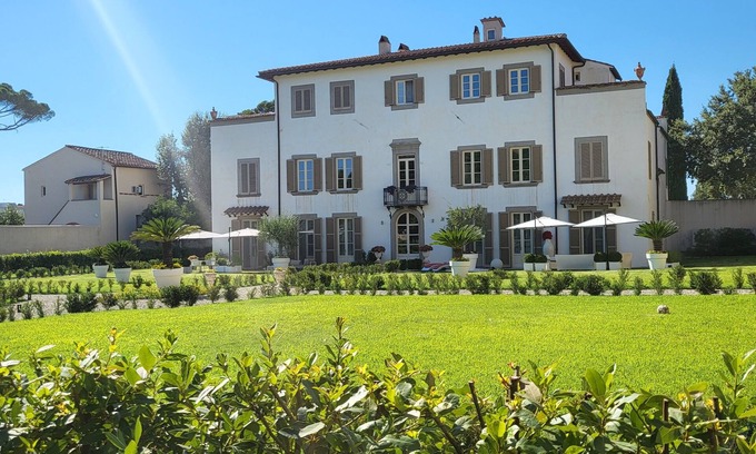 Livorno Apartment | La Villa Apartments - 4 beds - Private Parking includedwith Room
