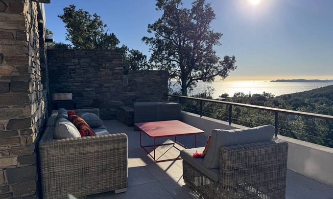 Cap Benat House | La Villa Nausikaa à Bénat