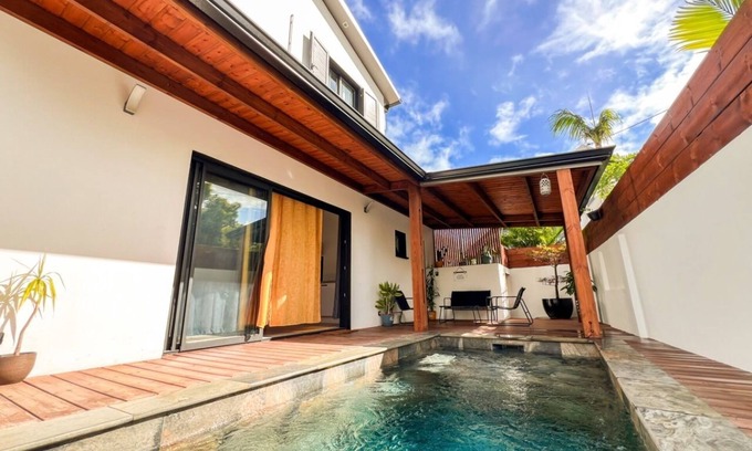 Petite-ÃŽle Villa | La Willa, swimming pool and private parking! Sea and footpath access