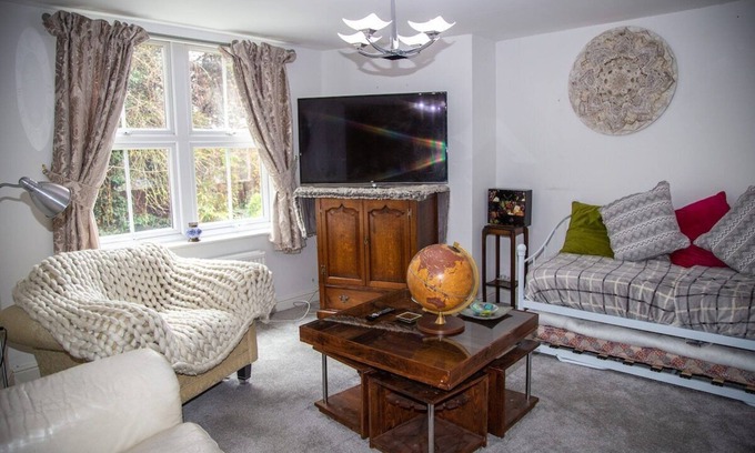Rochester House | Labode Properties - Rochester Central 3 Bed