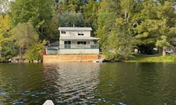 La Peche Cottage | Lac Lola Waterfront Cottage 45 min from Ottawa
