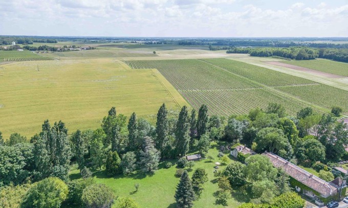 Fleac-sur-Seugne House | LaConciergerieJonzac, Manoir "Atypique et Médiéval"