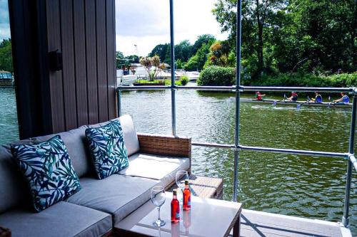 Maidstone Boat Rental | Lady Lily Unique River Boat with castle views