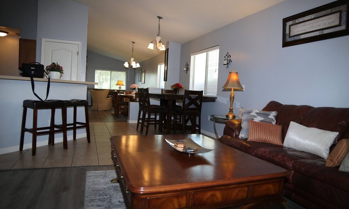 Tucson House | Lady T’s Serenity Getaway near TUS airport. Spacious 4Be home in charming Tucson