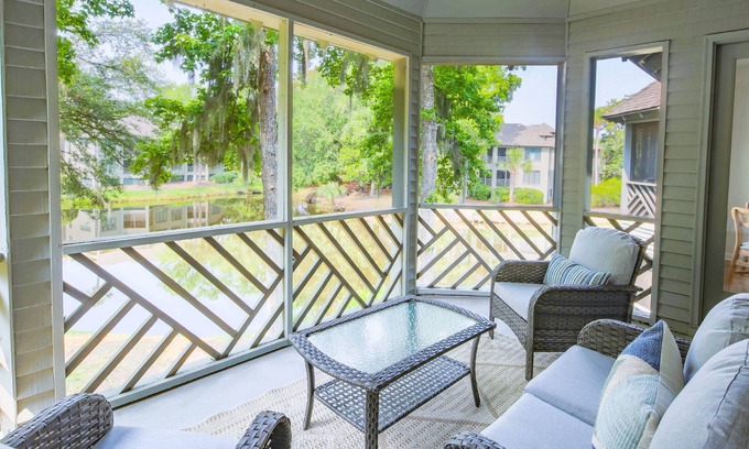 Kiawah Island Villa | Lagoon Views, Dog Friendly & Beautifully Renovated - Perfect for a Couple's Beach Getaway!