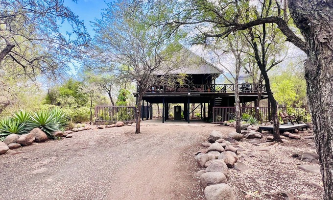 Marloth Park House | Lahlekile Nathi log cabin in Marloth Park