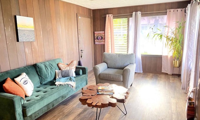 Hilo Apartment | Laidback Island Living Close to Beach & Shopping