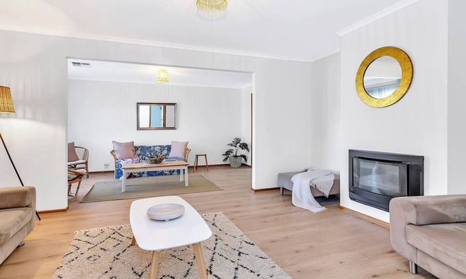 Seaford House | Laidback Seaford Family Retreat 200m from Beach