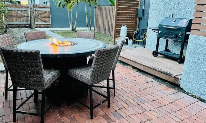 Crescent Lake Apartment | Lake apt 5 min to downtown