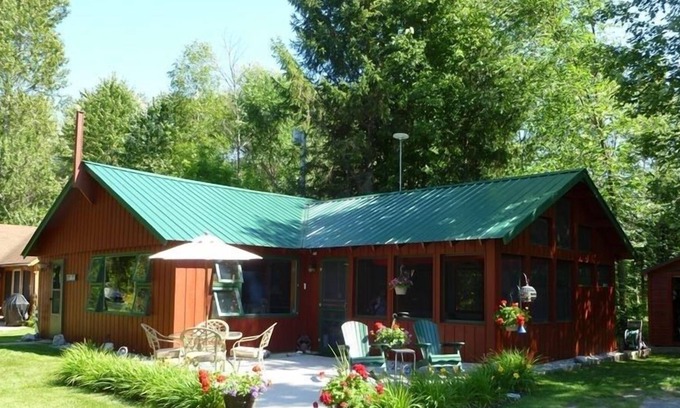 Bellaire Cottage | Lake Bellaire Cottage-Sandy Frontage & Screened Porch-Booking Spring/Summer 2020