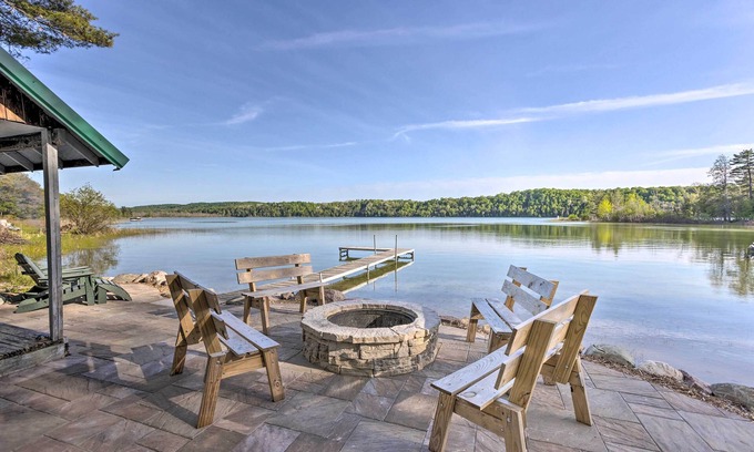 Lake Township Cabin | Lake Cabin in Honor w/Hot Tub, Dock & Sauna!