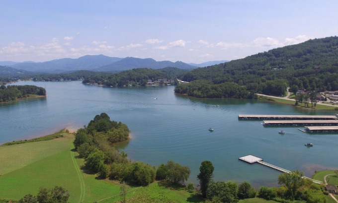 Hiawassee Condo | Lake Chatuge Getaway! Walk to The Ridges Resort & Marina + Restaurants!