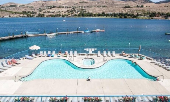 Chelan House | Lake Chelan Waterfront Resort Home- Pool, Boat -STR-0290