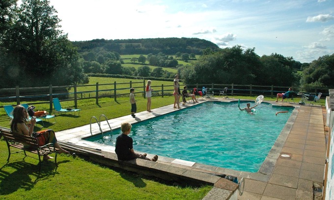 Cullompton Cottage | Lake Cottage a cosy cottage in Devon