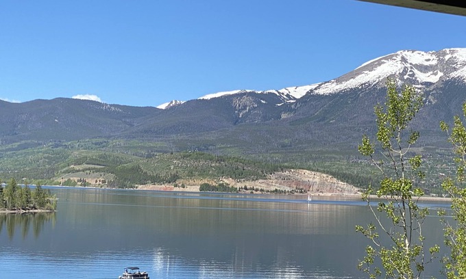 Dillon Condo | Lake Dillon + Mountain views, close to all the ski resorts and shopping!