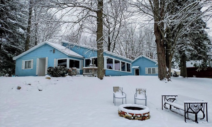 Brethren Cottage | Lake Elinor Retreat ~Springtime Blooms~ New Sauna!