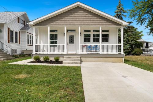 Port Clinton House | Lake Erie Serenity Hutch