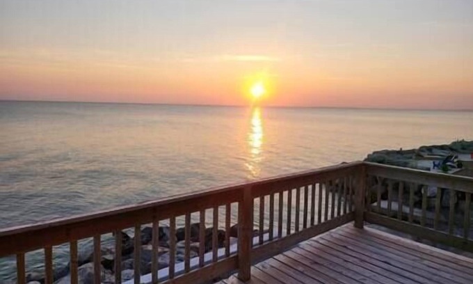Oak Harbor House | Lake Erie Water Front Home Private Beach w/Tower