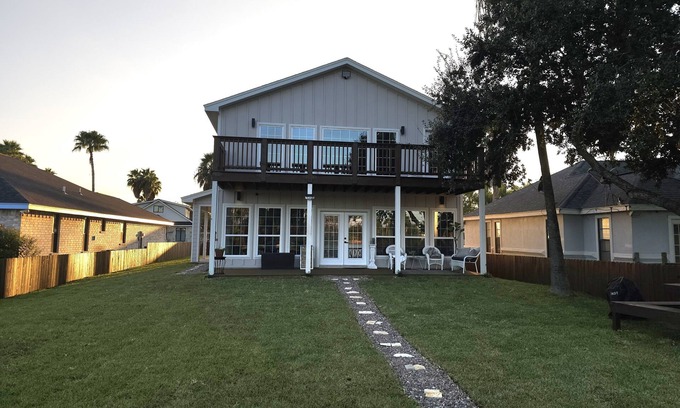 La Joya House | Lake Escape