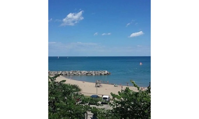 Lake Forest House | Lake Forest Luxury 4 Bedroom with Beach nearby