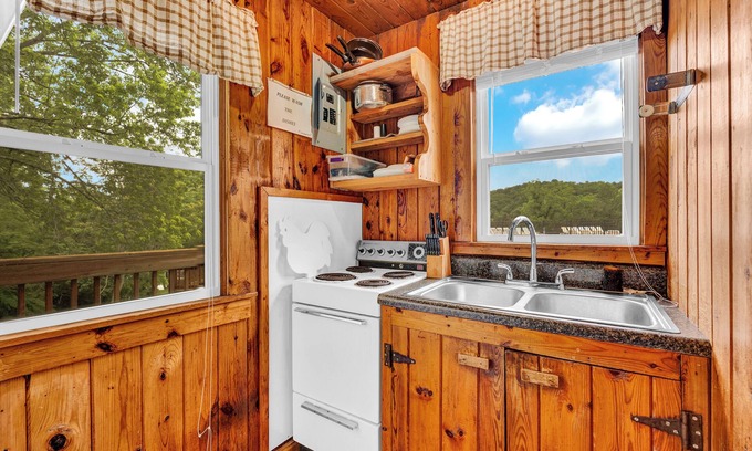 Smithville Cabin | Lake Front 2 Bedroom Cabin With a Pool and Bar & Grill