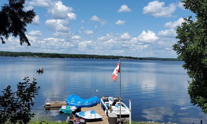 Selwyn Cottage | Lake front cottage