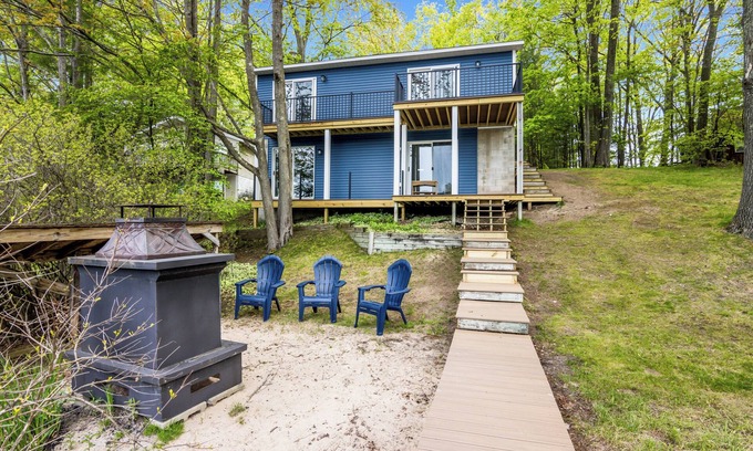 Lake Ann House | Lake Front Cottage in awesome Lake Ann, MI