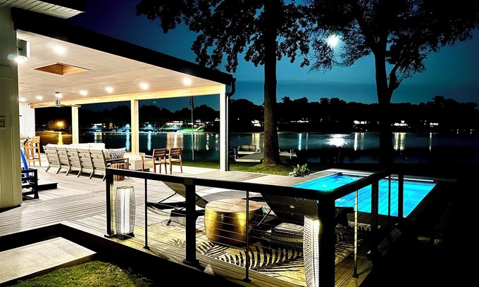 Paw Paw Lake House | Lake front estate on Paw Paw Lake in Watervliet, Michigan.
