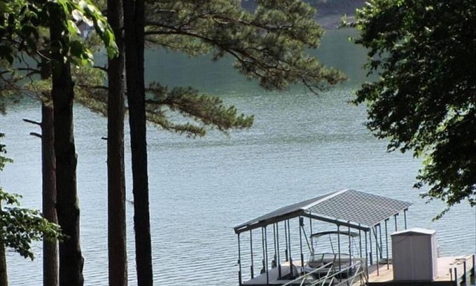Seneca House | Lake Front Hartwell House 4.5 Miles to Clemson. 5 Bedrooms 3 Full Baths.14 Beds
