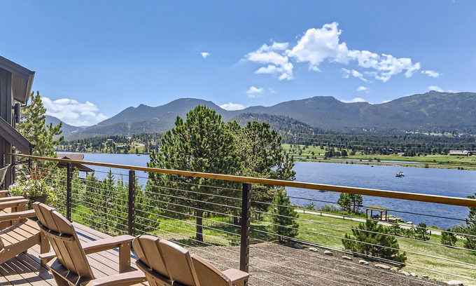 Estes Park House | Lake Front! Mtn/Lake Views,HotTub,Gas FirePit,Walking Trail to town & shopping