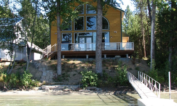 Diamond Lake Cabin | Lake Front, Sunset Views, Diamond Lake, Newport, WA