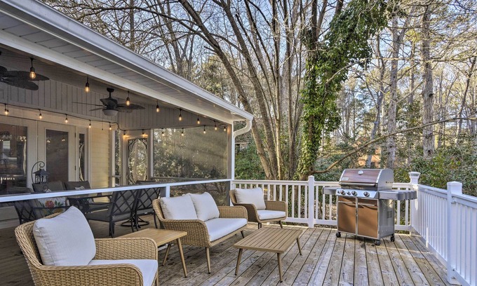 Littleton House | Lake Gaston Waterfront Getaway w/ Dock & Games!