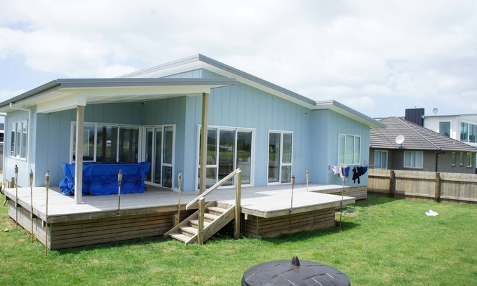 Matarangi House | Lake, golf and mountain views