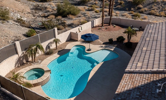 Lake Havasu City House | LAKE HAVASU POOL HOME " TIKI RANCH " weekly discounts