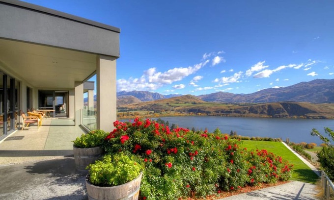 Lake Hayes House | Lake Hayes Residence - Premium location | Prestigious Lake Hayes Hollywood style Living