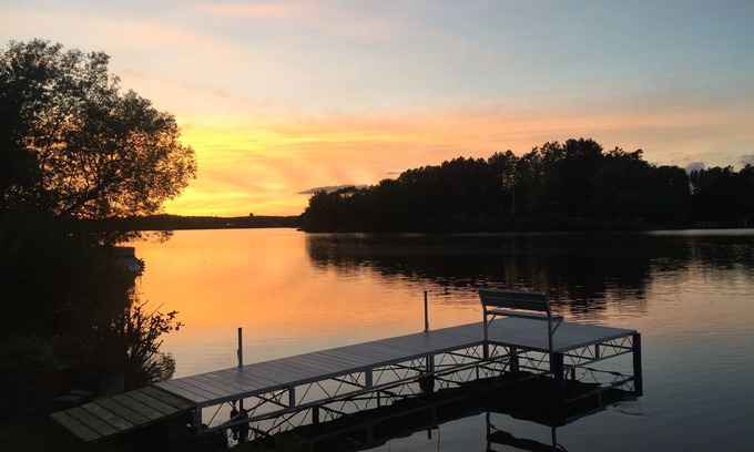Hayward House | Lake Hayward. Private Lakefront Within Walking Distance To Downtown Hayward