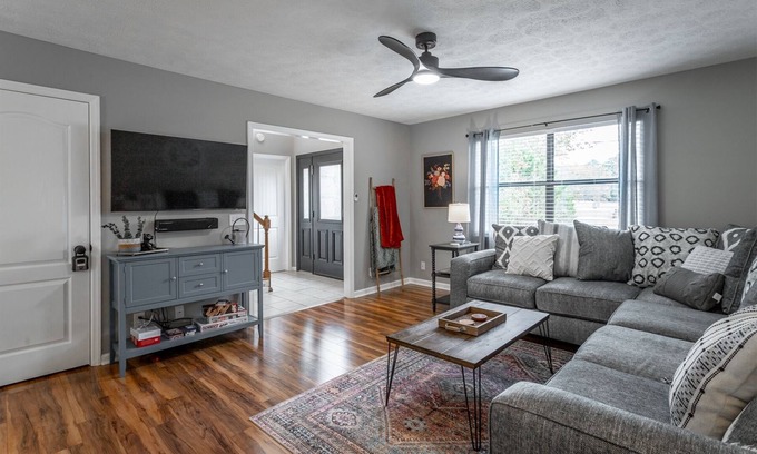 Trenton House | Lake Hills Landing | Dog Friendly, Great Location + Hot Tub