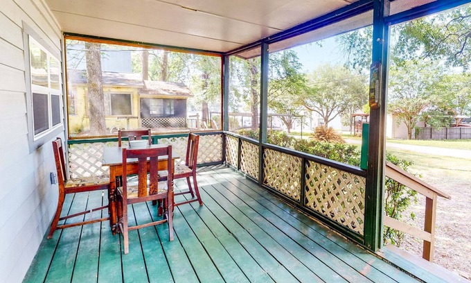 Onalaska Cottage | Lake Home Retreat - Pool - Boat Launch