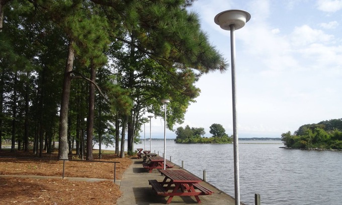 Flowood House | Lake House Retreat - Ski/Fish/Relax on "The Rez"