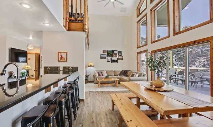 Cascade House | Lake House Sleeps 18, Hot Tub - Year-Round Adventu