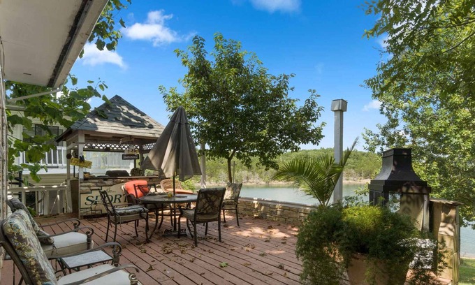 Protem House | Lake house with Dock access right out back. Beautiful lake views. Great fishing.