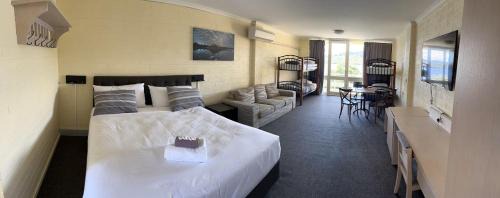 Jindabyne Hotel | Lake Jindabyne Hotel