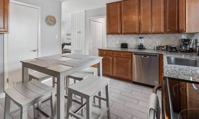 Acworth Apartment | Lake Life A - 2 Bdrm Sleeps 4 | 5 Min Walk to Beach & Dwntwn Acworth | 10 Min to Lake Point Sports