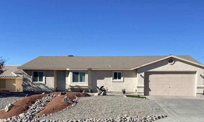 Lake Havasu City House | Lake life getaway w/massage chair, pet friendly, & amazing sunset view