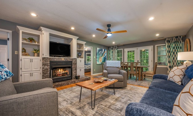 Lake Lure House | Lake Lure Home Wrap Porch Rec Room - Apple Valley + Rumbling Bald Amenities