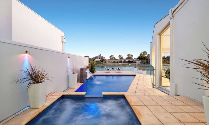 West Lakes Shore House | Lake Luxe - Waterfront, Pool, Free WiFi & Parking