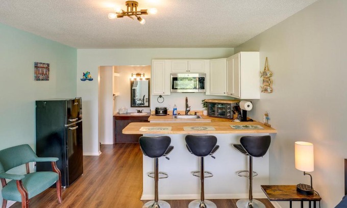 Eutawville Apartment | Lake Marion Gem Communal Outdoor Space with Views!