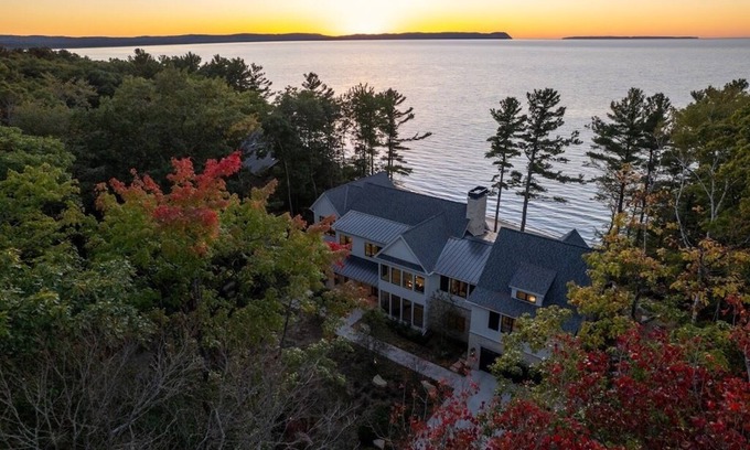 Lake Leelanau House | Lake Michigan Beach Front Home